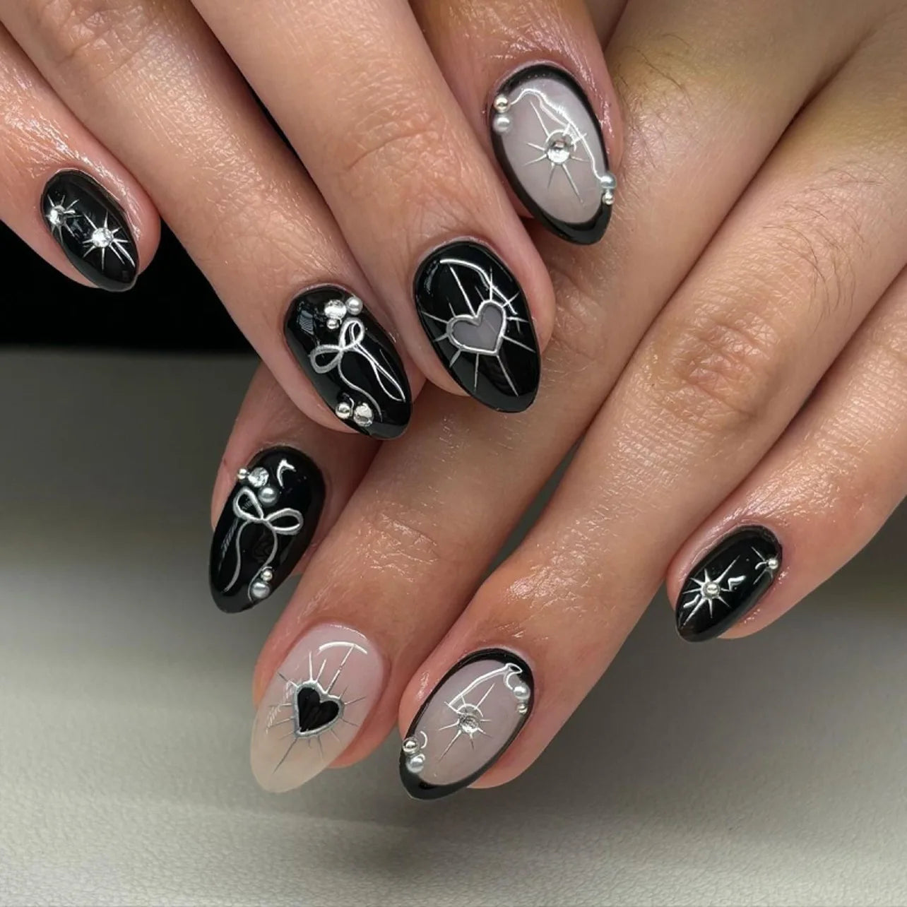 24pcs Gothic Style Black Fake Nails Silver Love Heart Bowknots Designs Y2k Press On Nails Short Almond Wearable False Nail Tips